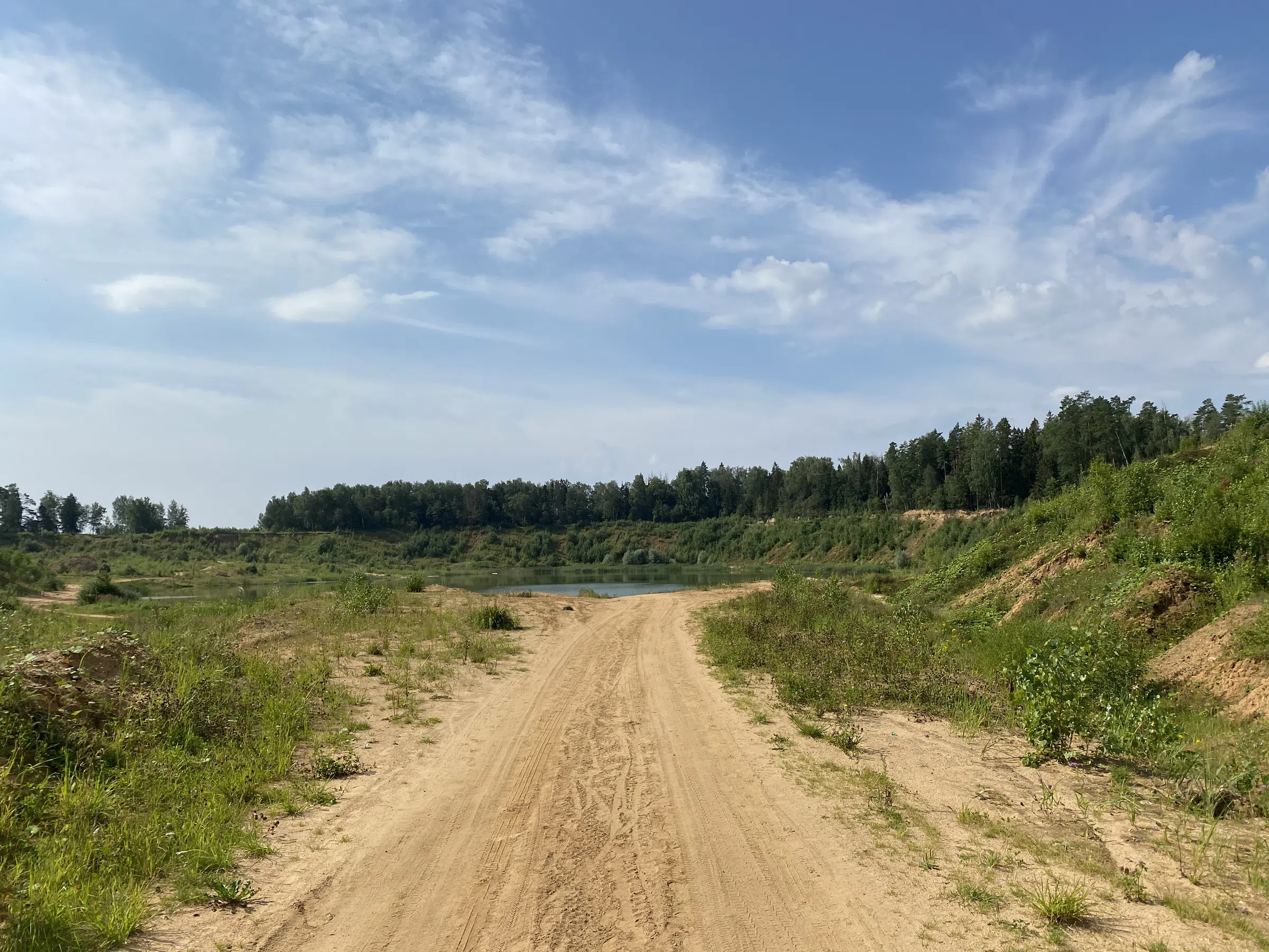 Карьер с озером и лесом, фото 2