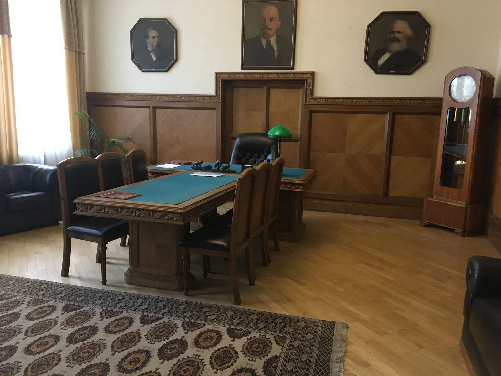 Кабинеты с резным деревом, фото 18