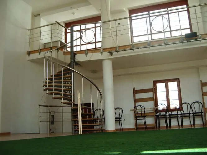 Многоуровневый офис с винтовой лестницей, фото 5