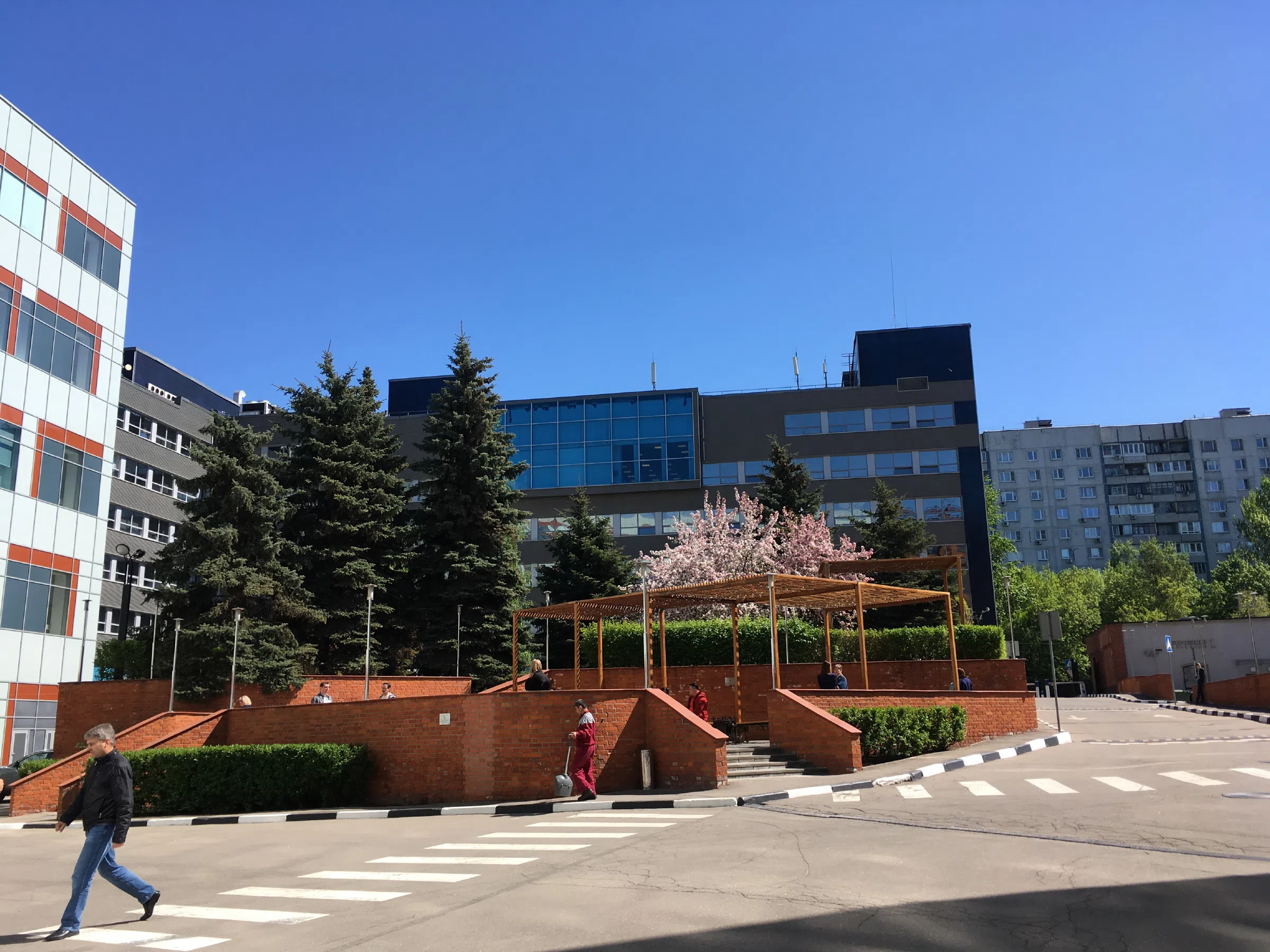 Кирпично-стеклянный бизнес-центр, фото 3