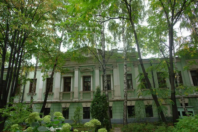 Зеленый особняк с колоннами, фото 2