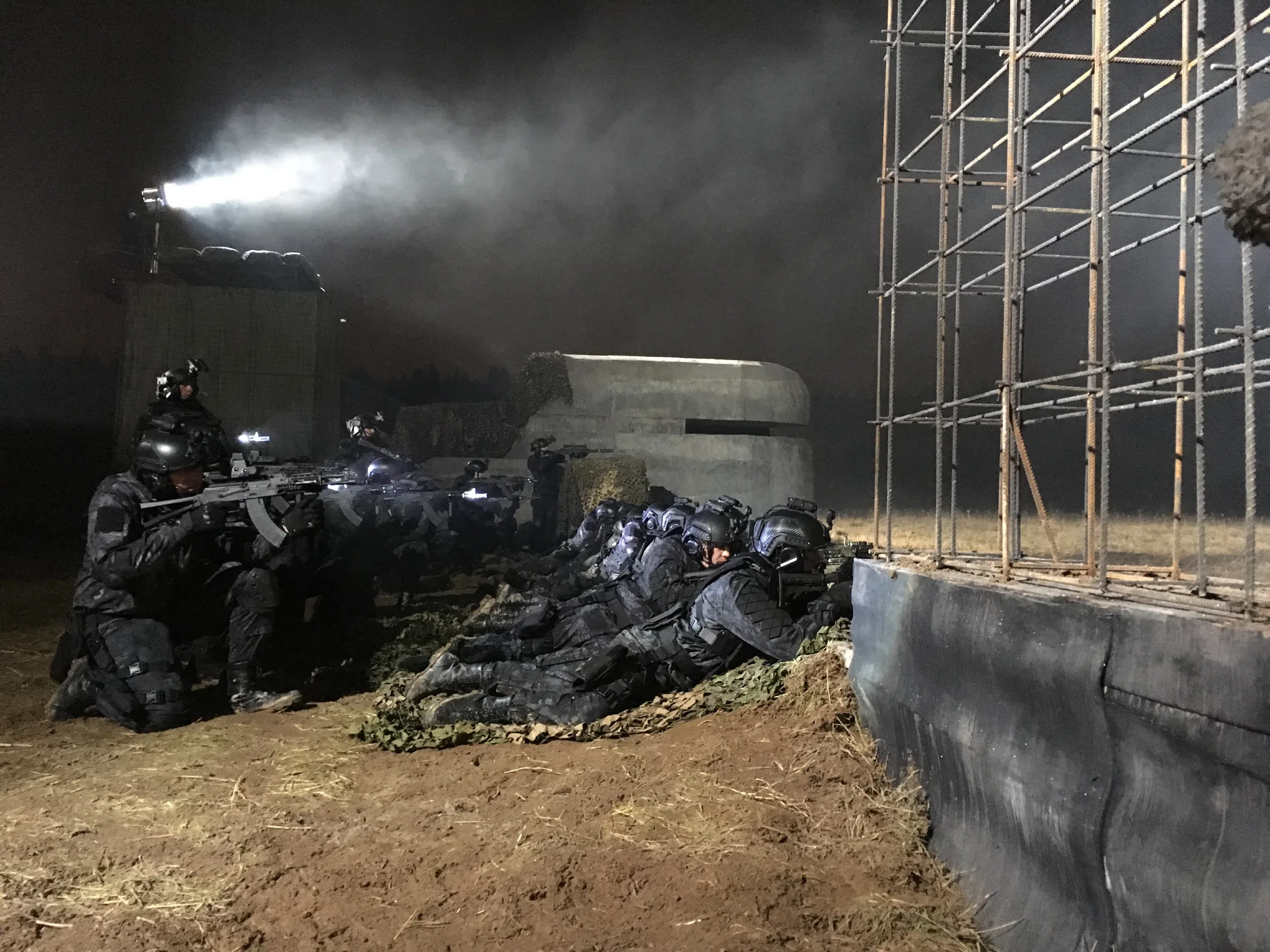 Ряд танков на аэродроме, фото 21