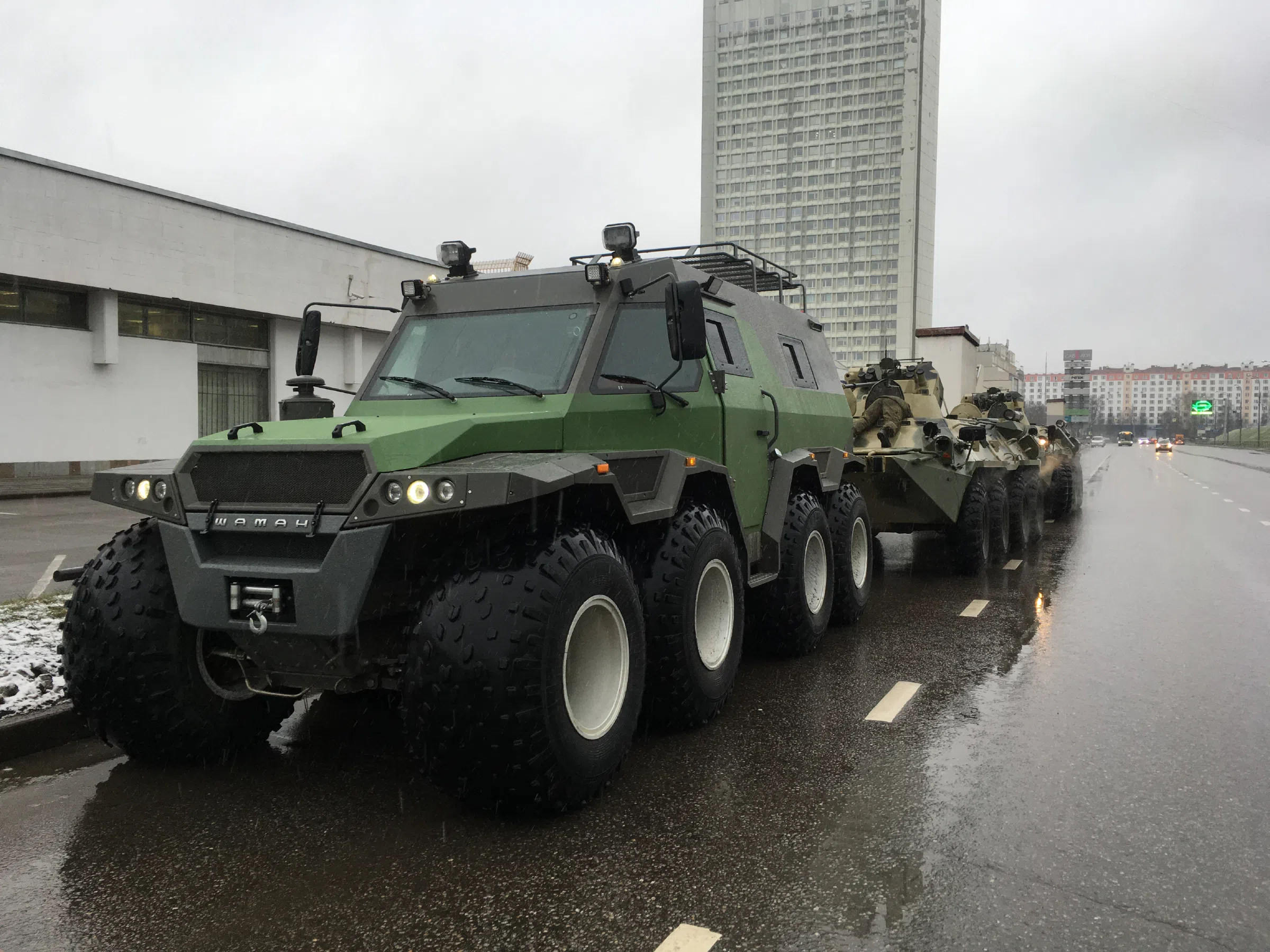 Ряд танков на аэродроме, фото 8