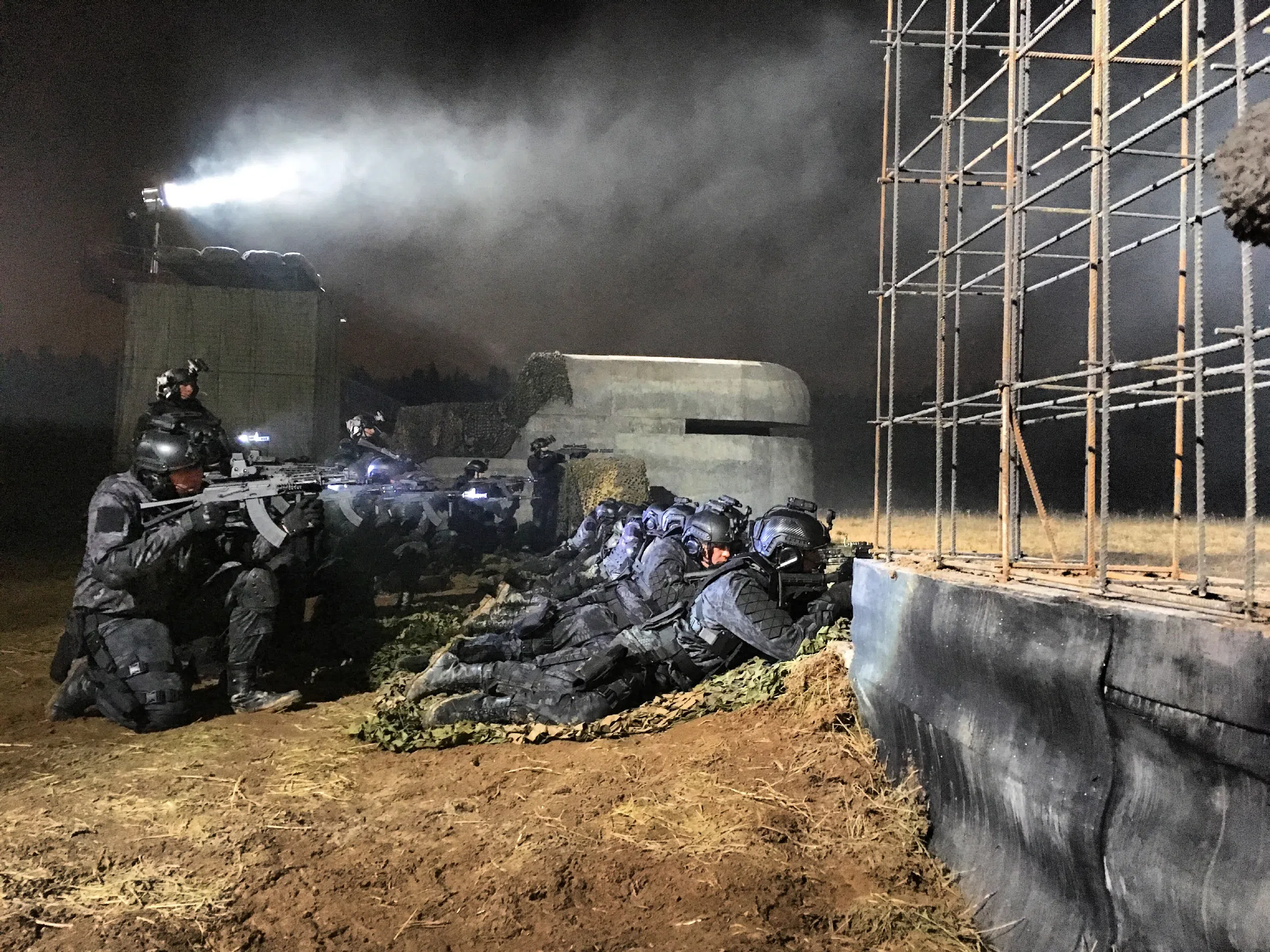 Ряд танков на аэродроме, фото 24
