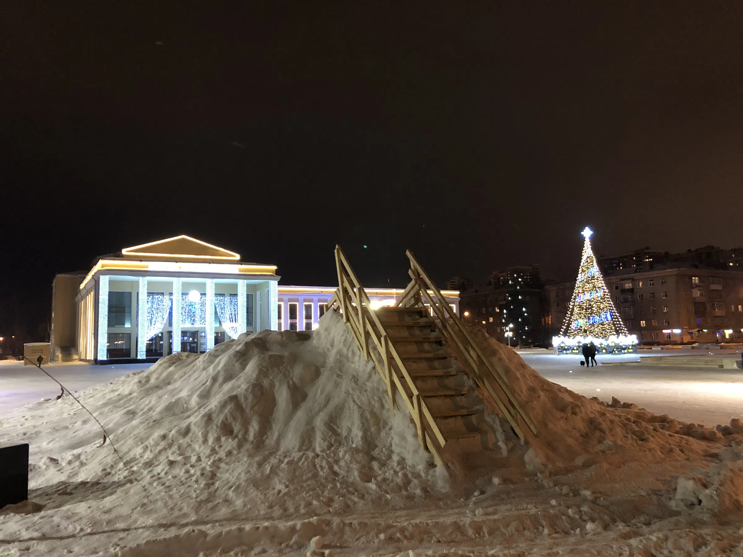 Театр с новогодней ёлкой, фото 1