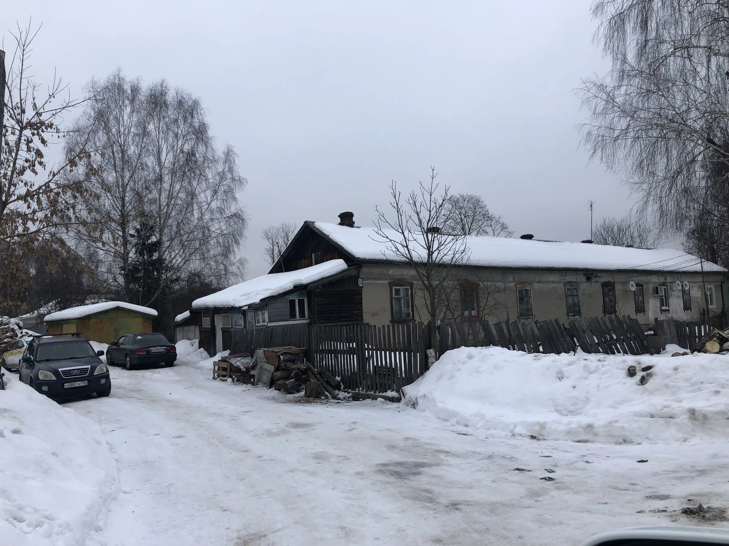 Деревенский дом в снегу, фото 3