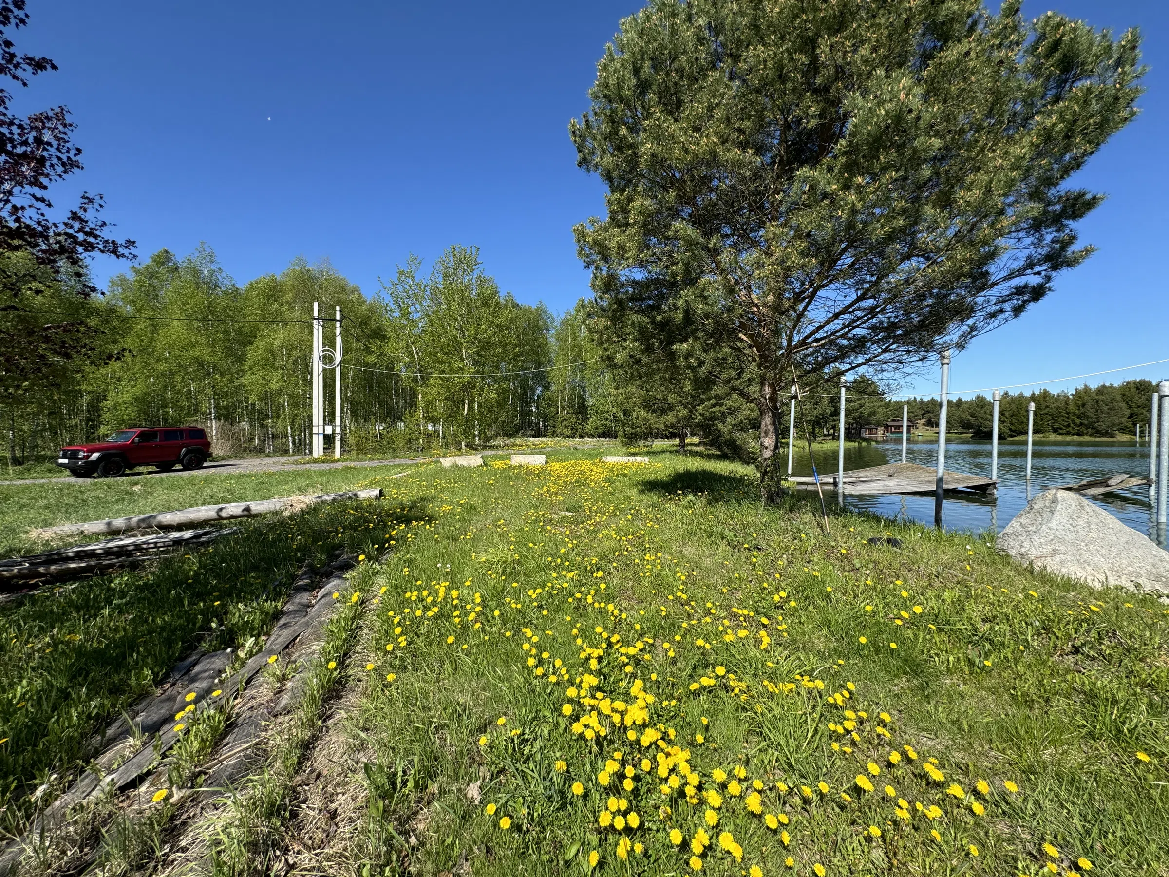 Загородное озеро с мостками, фото 9