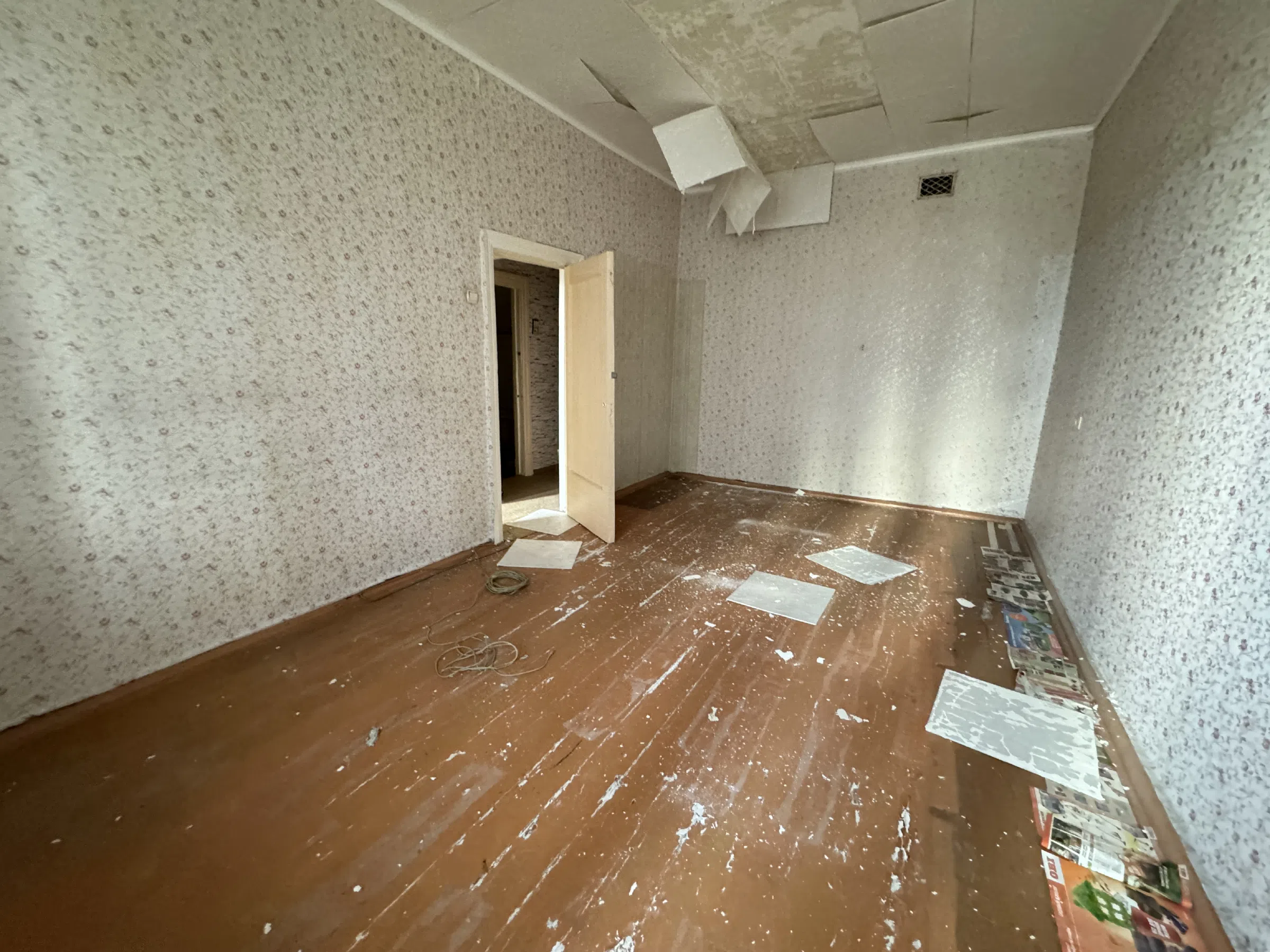 Заброшенная сталинка с видом, фото 11