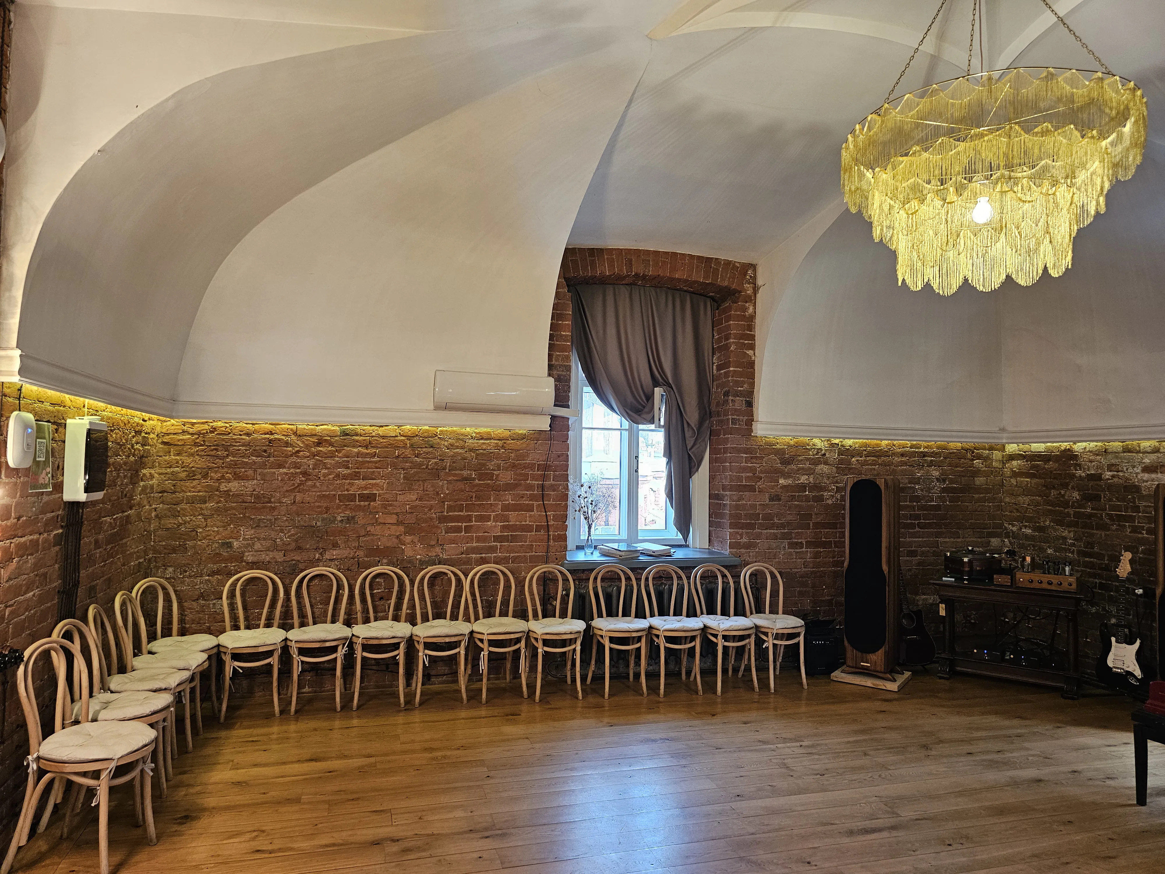 Лофт с арками и кирпичом, фото 3