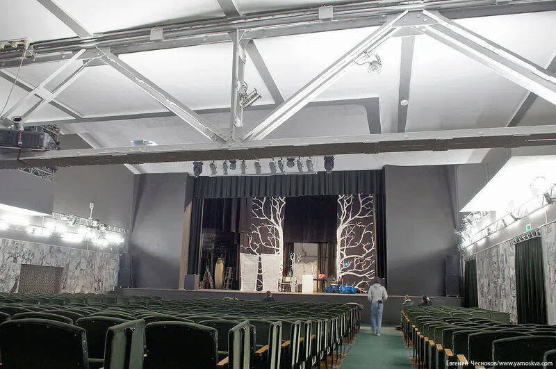 Театр с изогнутыми окнами, фото 6