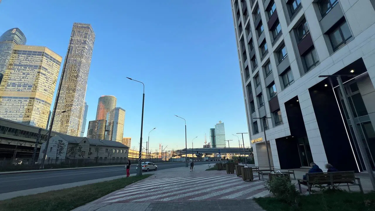 Улица у небоскрёбов, фото 1
