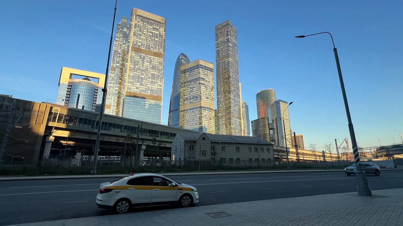 Улица у небоскрёбов, фото 2
