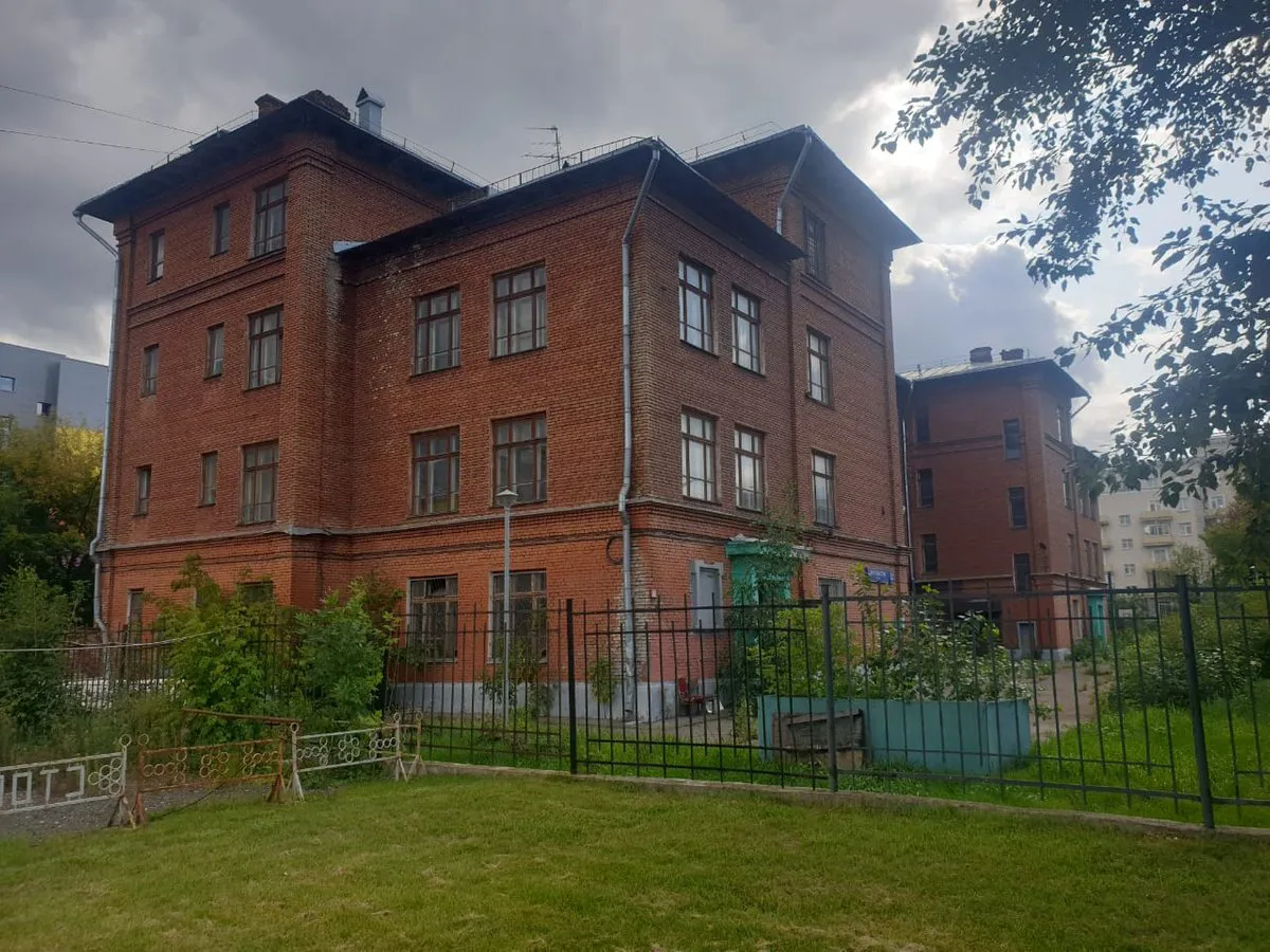 Старый кирпичный универ, фото 2