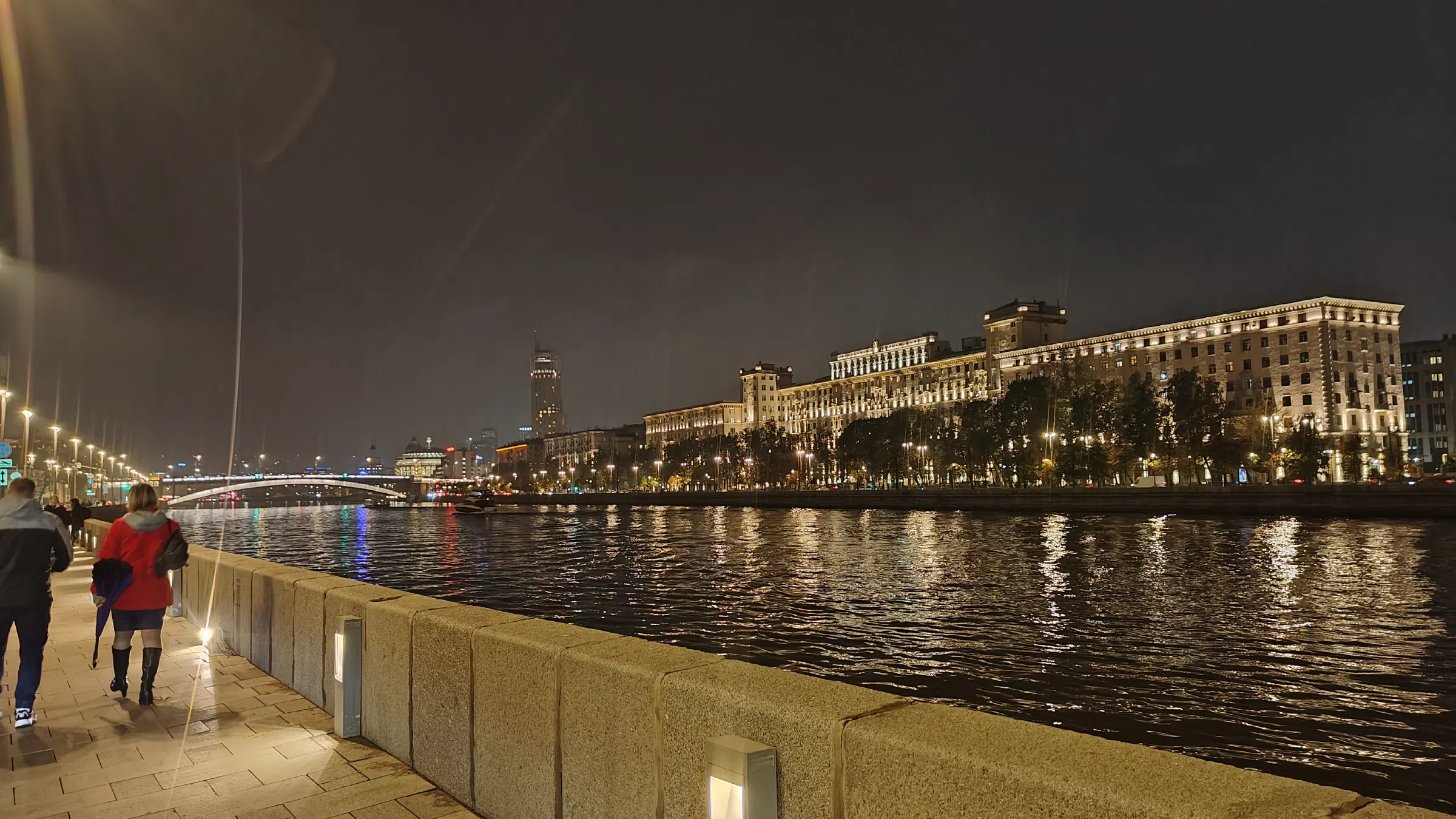 Ночная набережная у воды, фото 10