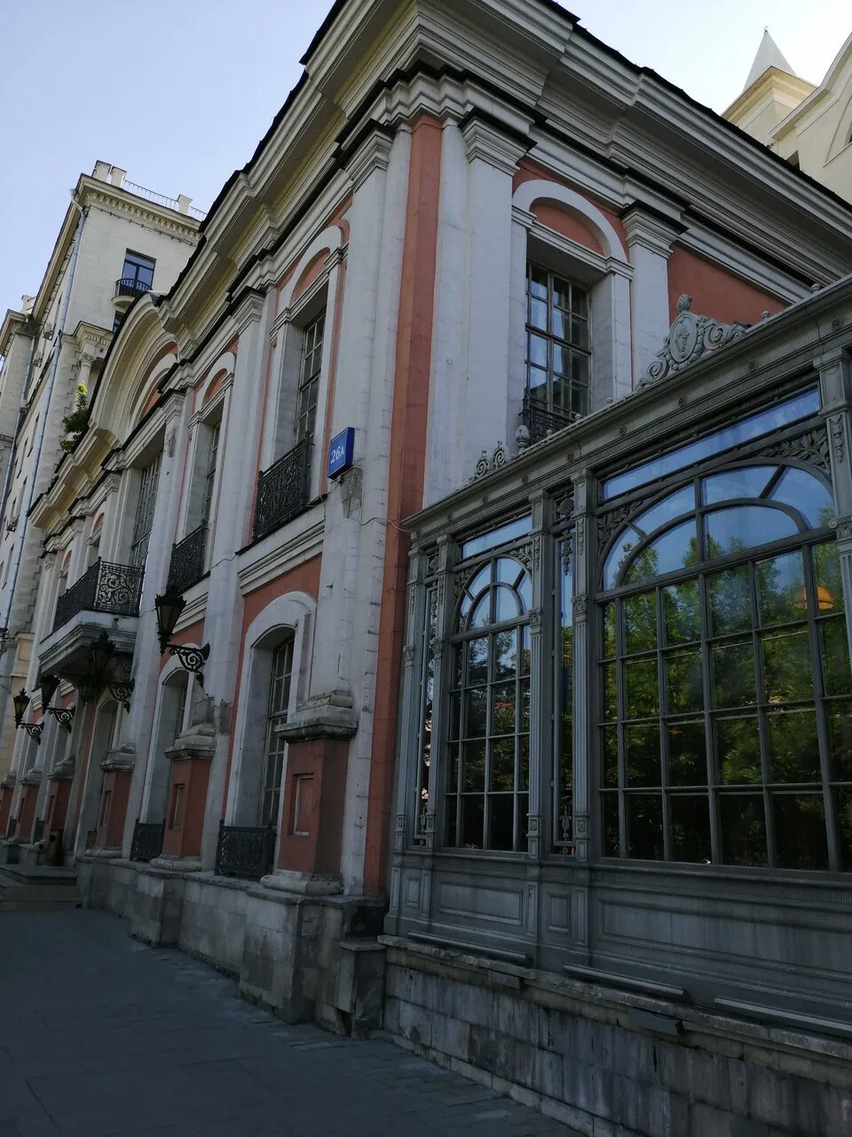 Кафе в особняке с террасой, фото 1