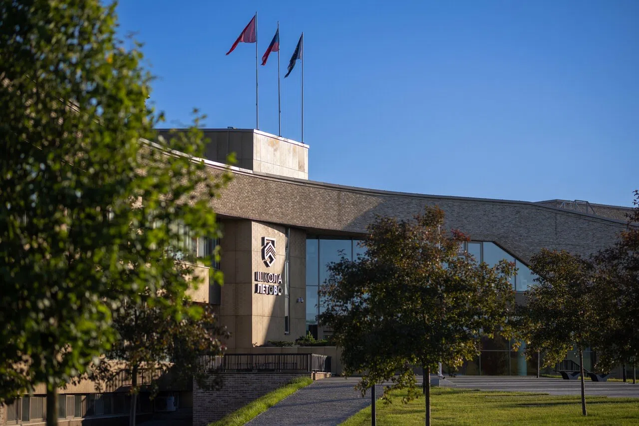 Современный кампус с бассейном, фото 12