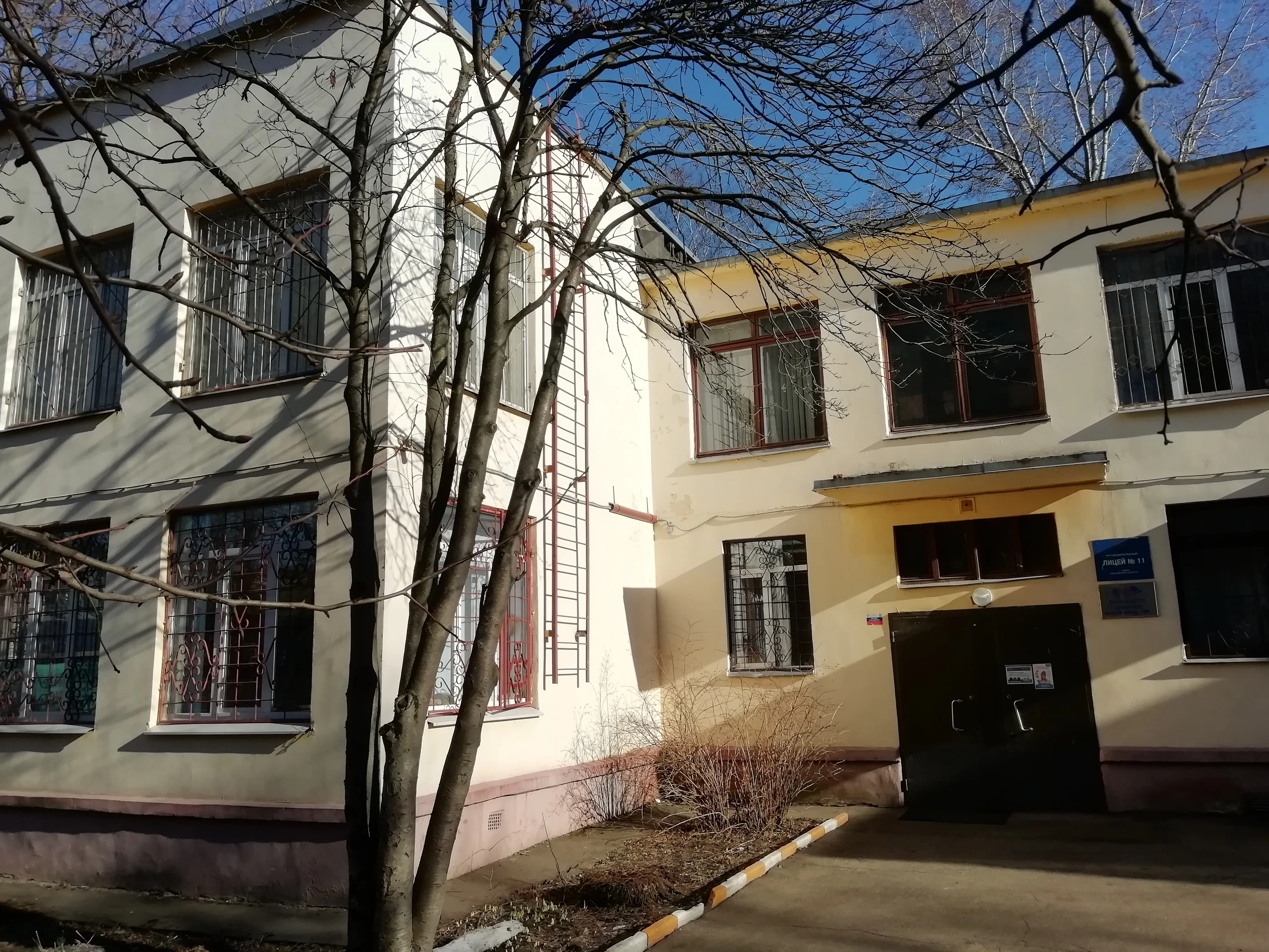 Ретро-школа с витражами, фото 15