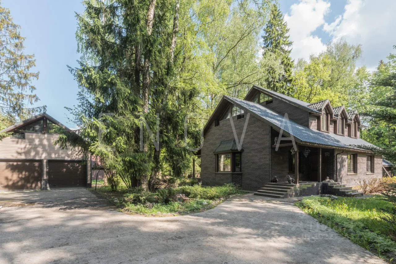 Этнический сруб в лесу, фото 18