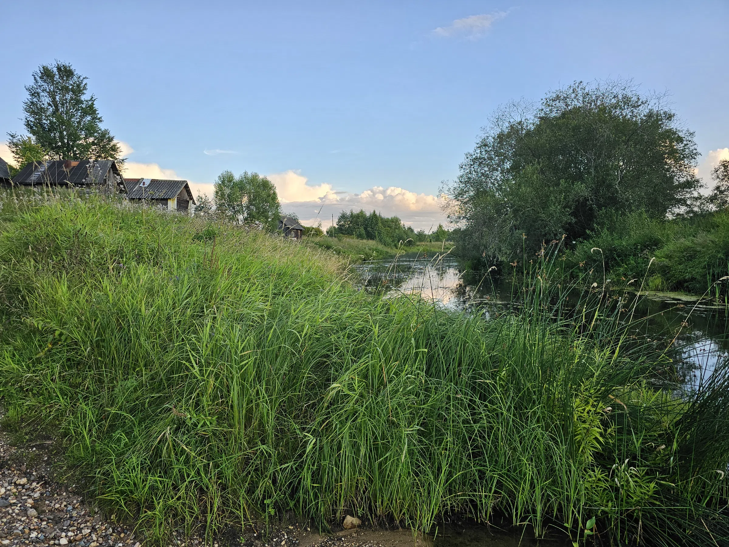 Деревенская изба у реки, фото 7
