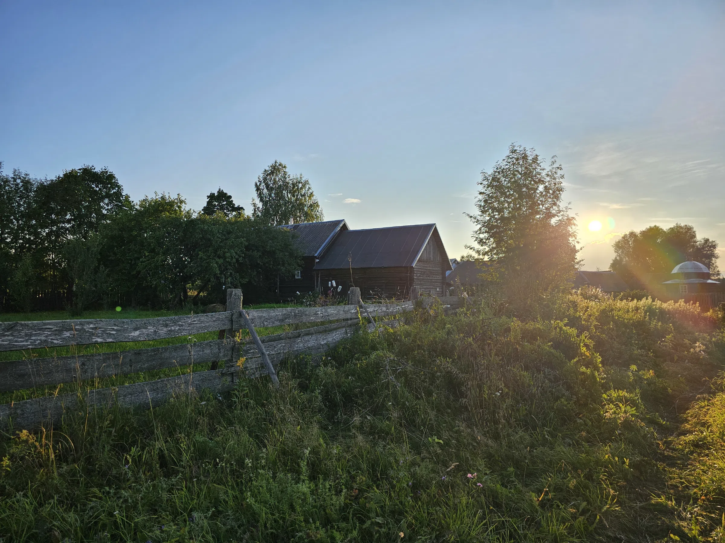 Деревенская изба у реки, фото 3