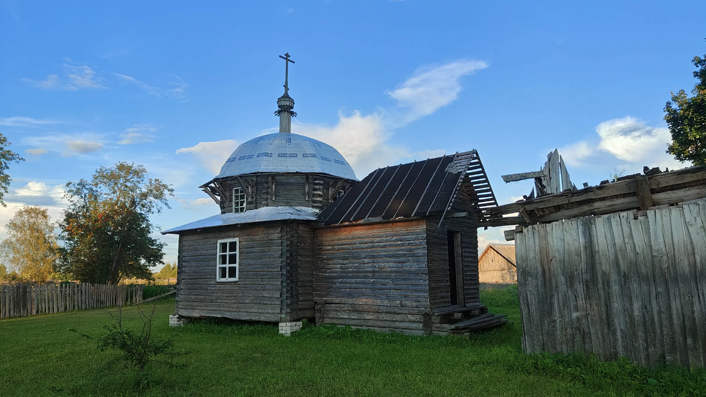 Деревенская изба у реки, фото 17