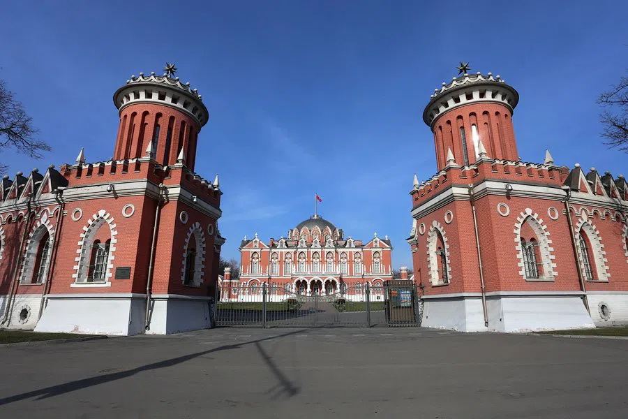 Красная усадьба с куполом, фото 7