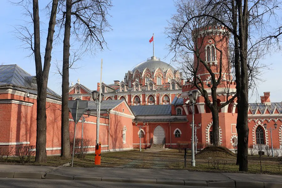 Красная усадьба с куполом, фото 10