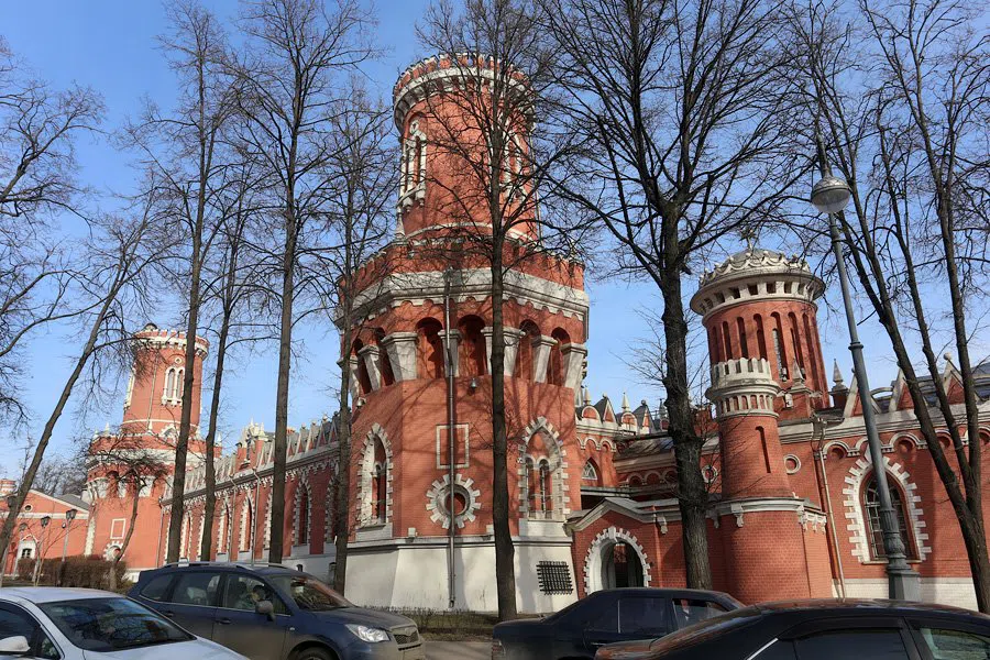Красная усадьба с куполом, фото 9
