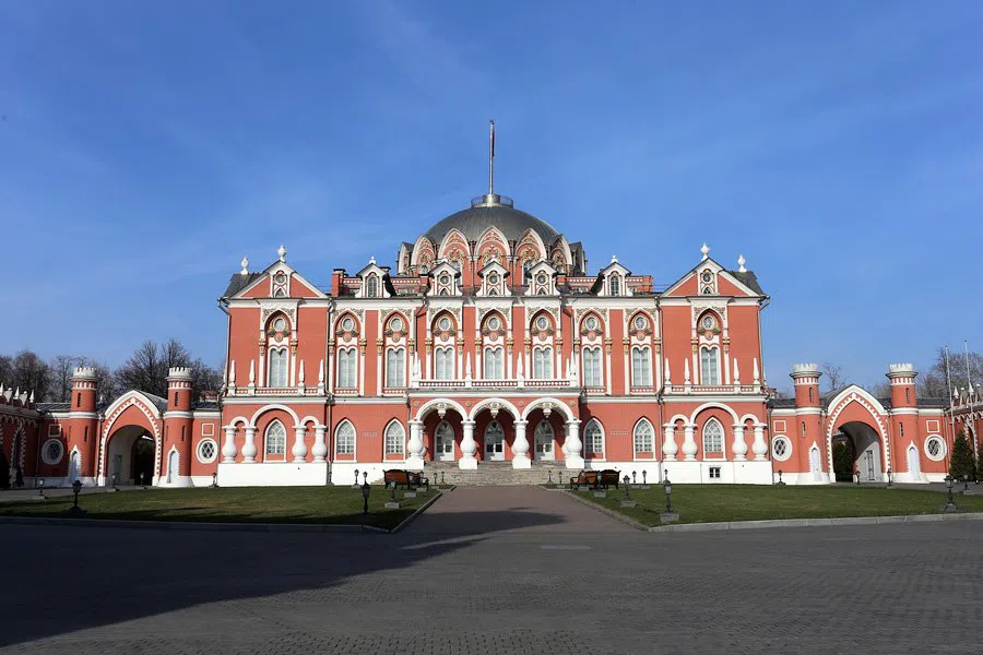 Красная усадьба с куполом, фото 8