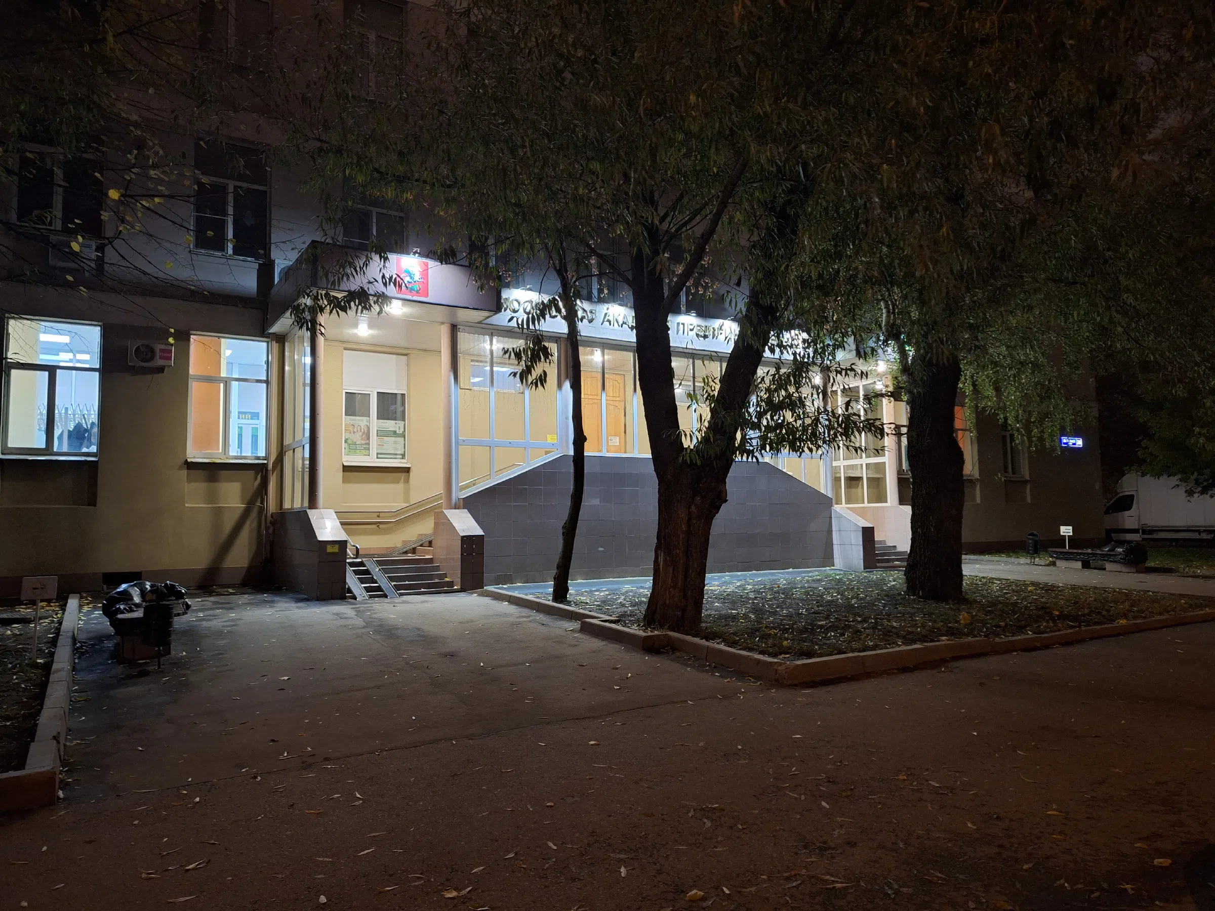 Офис с остекленным входом, фото 5