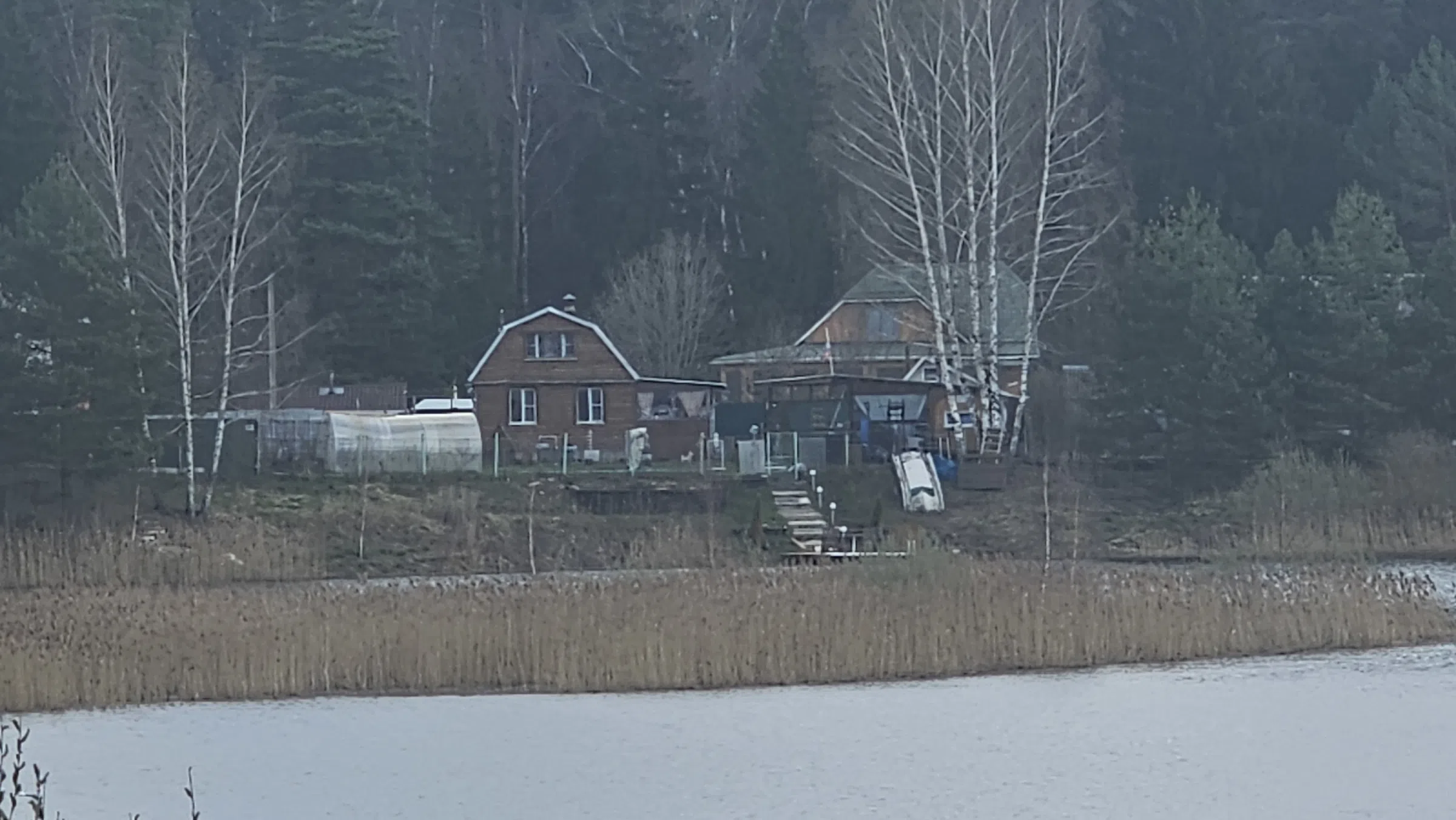 Дача у воды в лесу, фото 1