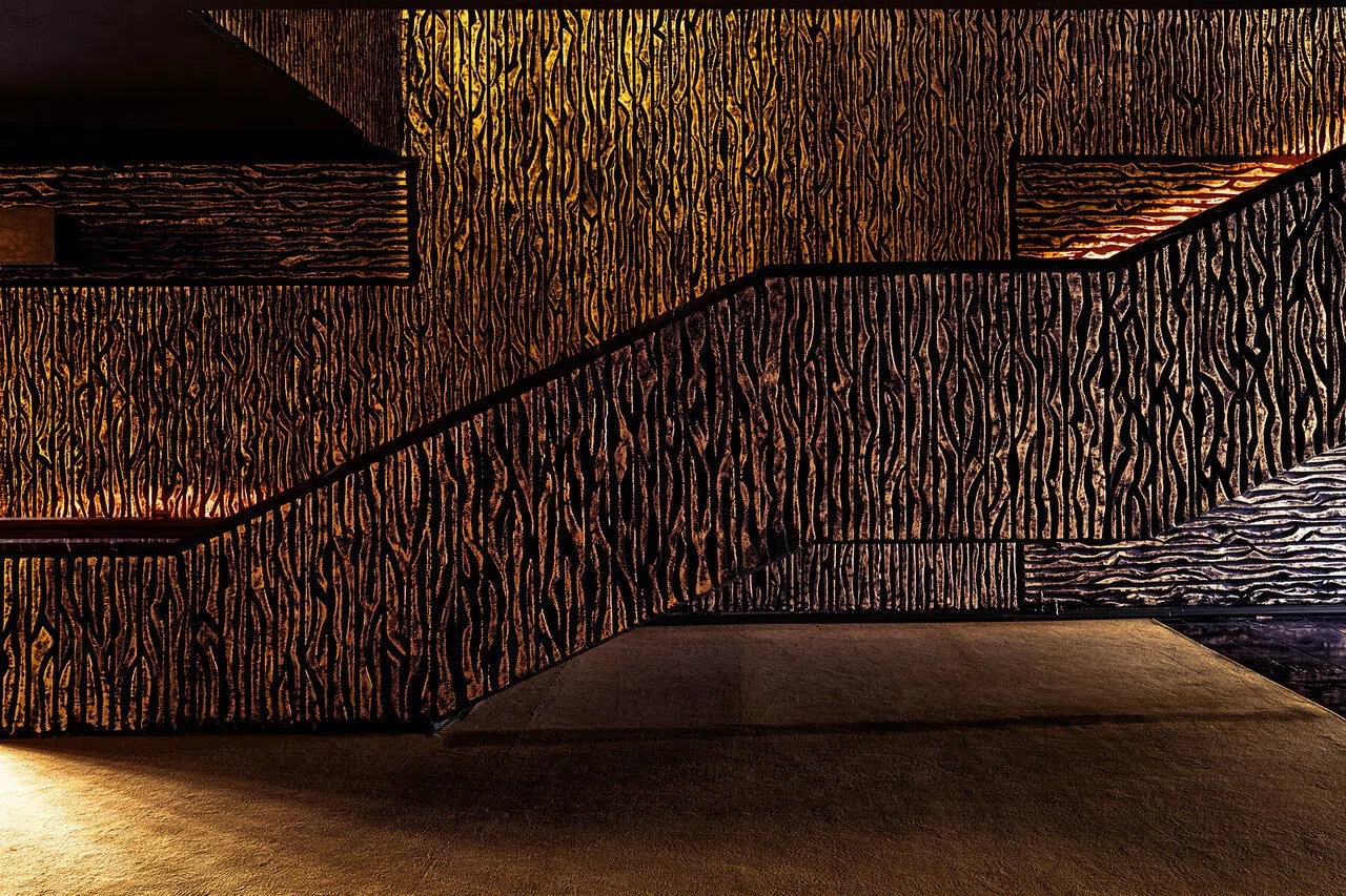 Театр брутализм с деревом, фото 2