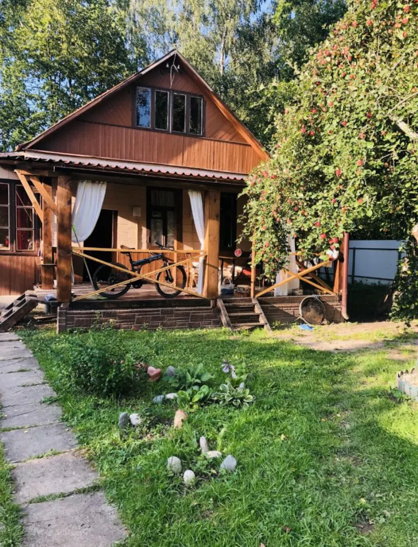 Деревянная дача с террасой, фото 1