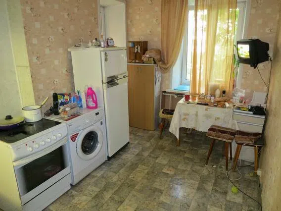 Хрущёвка с узорными обоями, фото 1