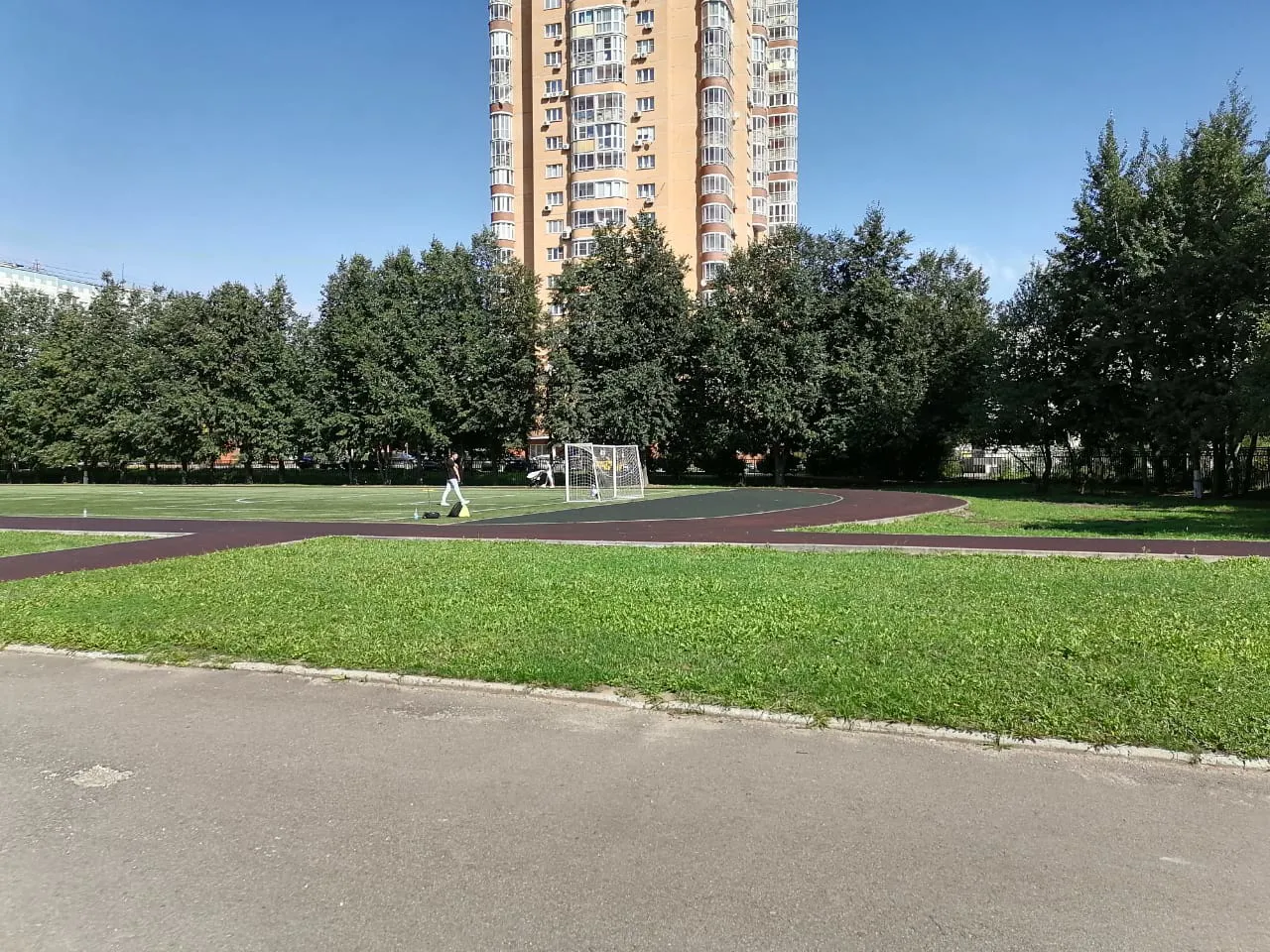 Стадион в окружении, фото 1