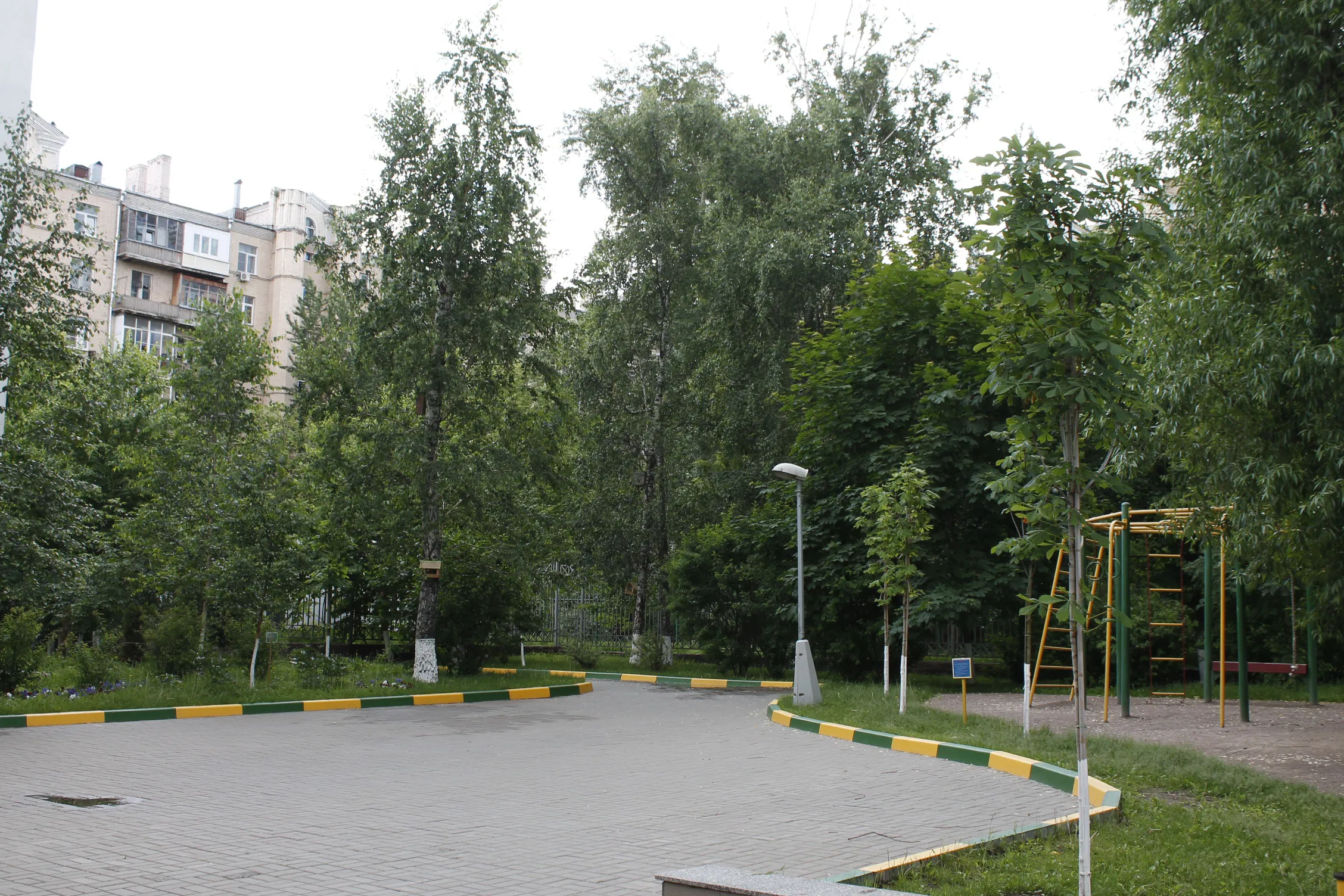 Современный университет с внутренним двором, фото 14