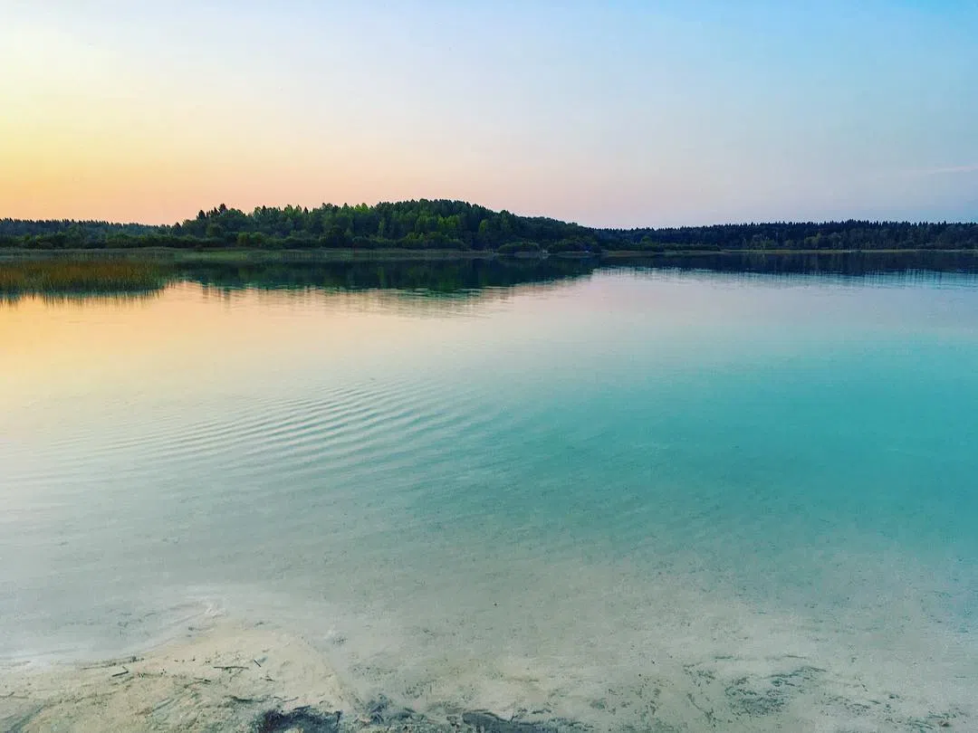 Панорама озера с пляжем, фото 6