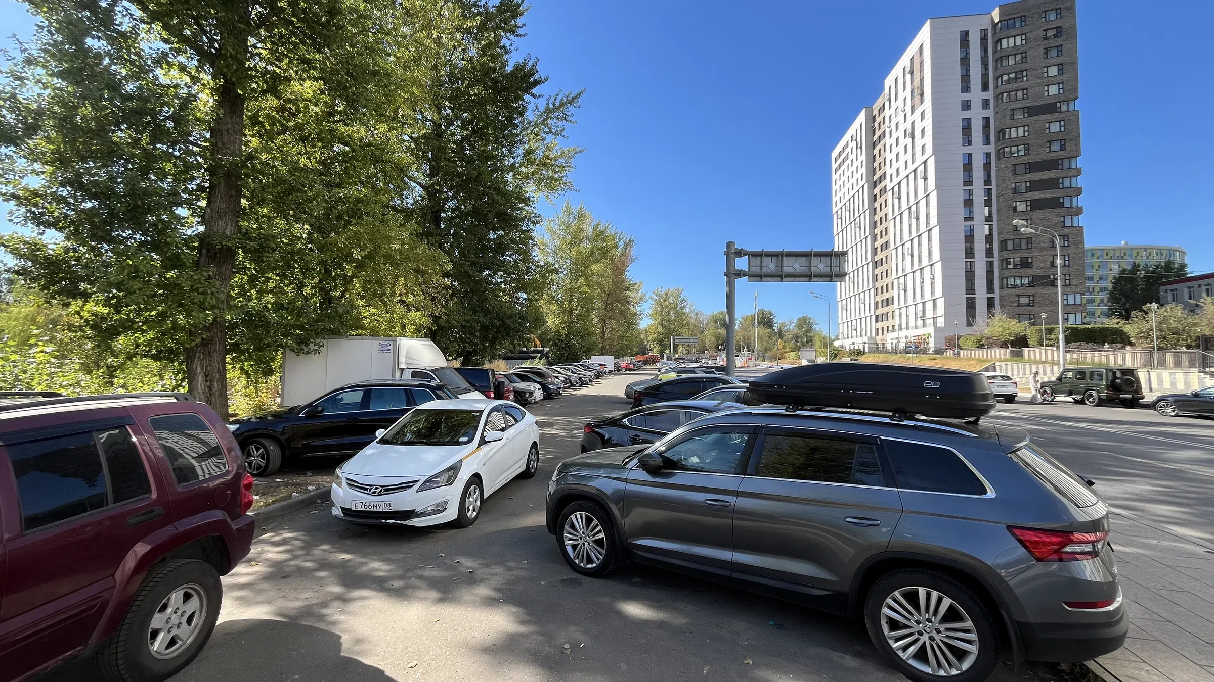 Парковка под эстакадой небоскребов, фото 5