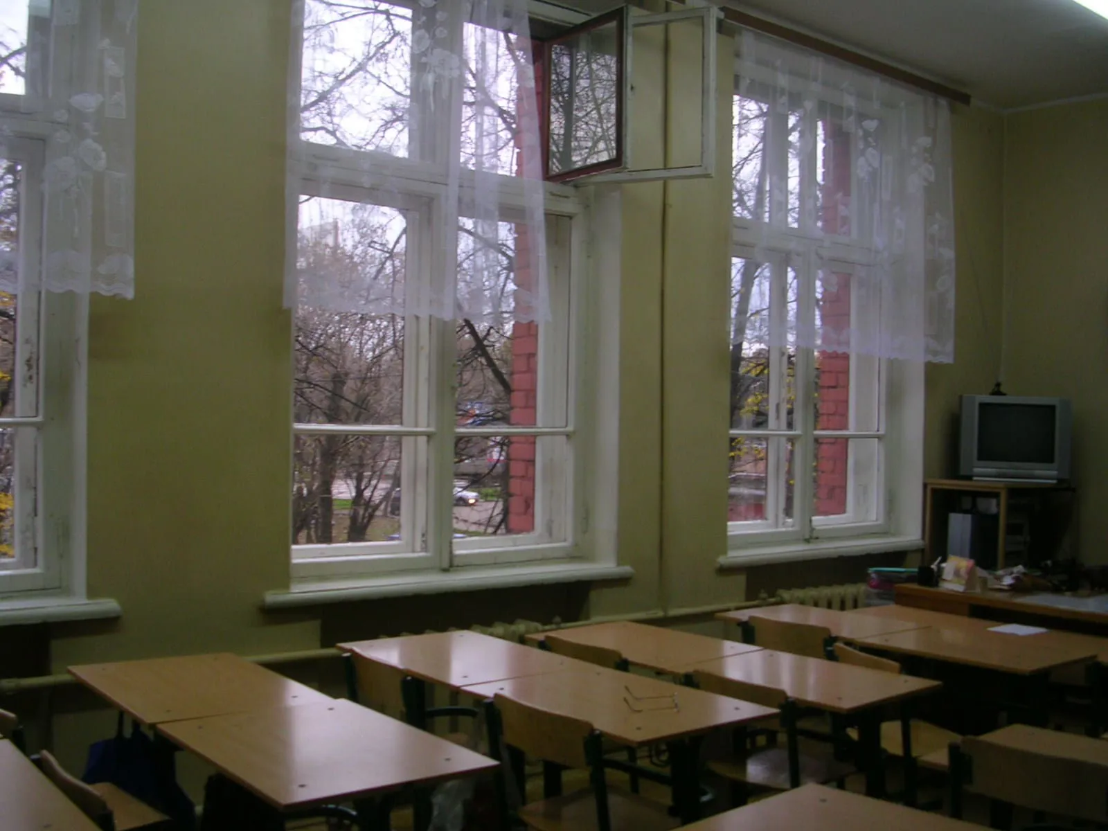 Классная комната с партами, фото 24