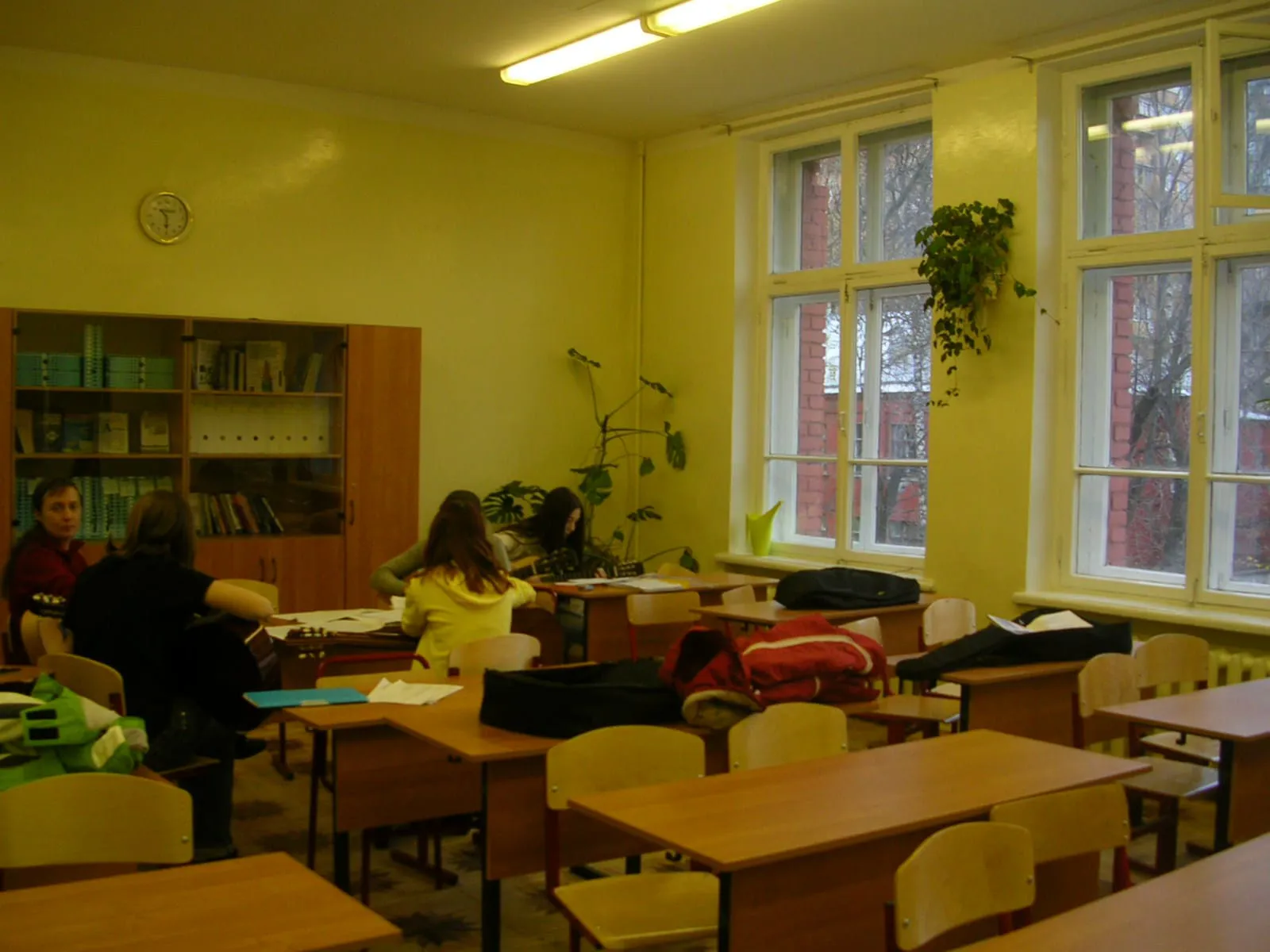Классная комната с партами, фото 17