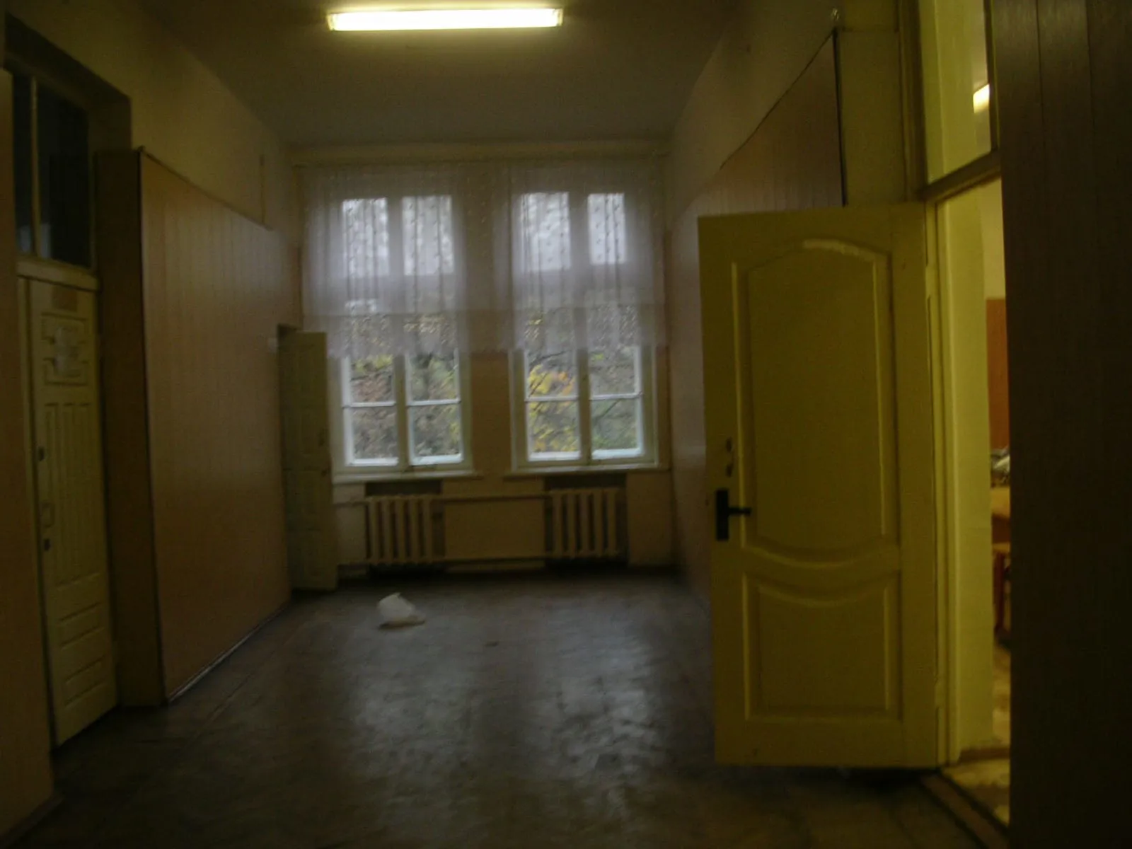 Классная комната с партами, фото 14