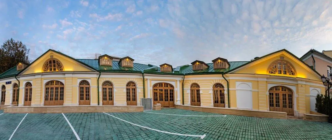 Ресторан с арками и балконами, фото 12