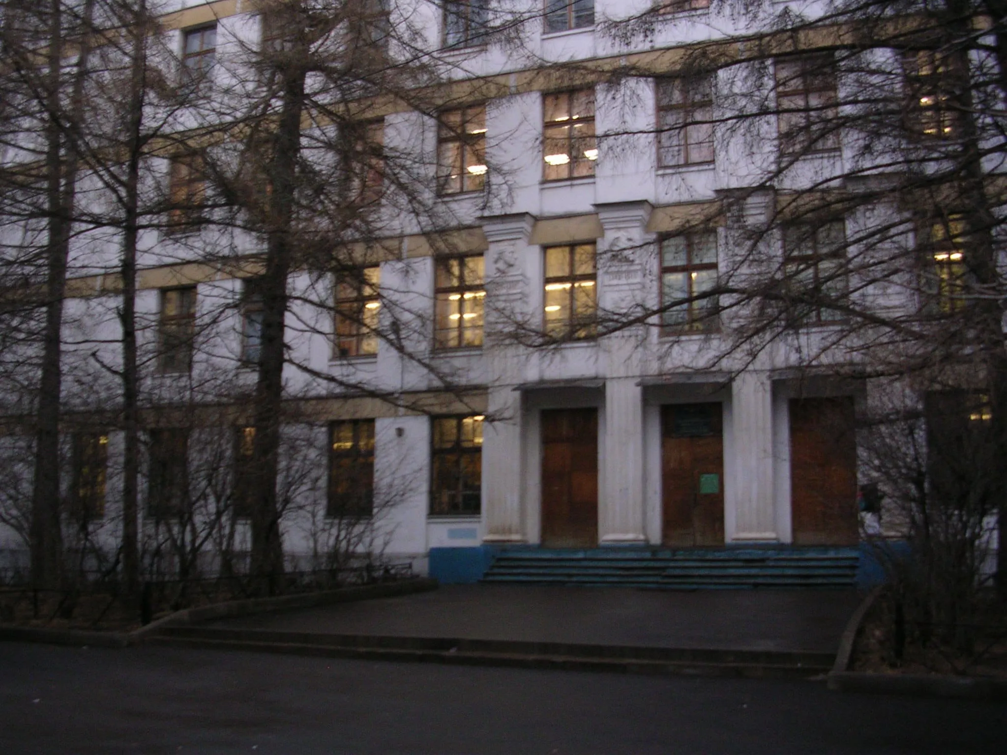 Школа за деревьями, фото 1