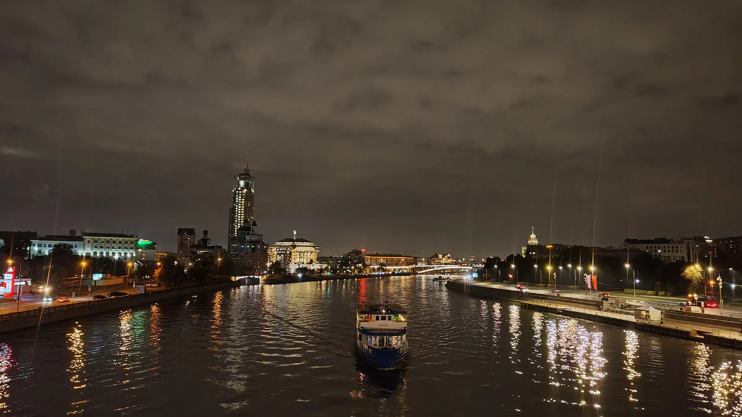 Набережная с панорамой города, фото 6