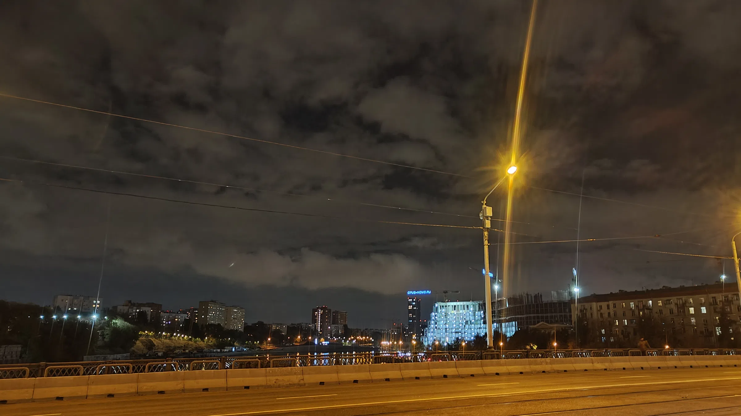 Набережная с панорамой города, фото 4