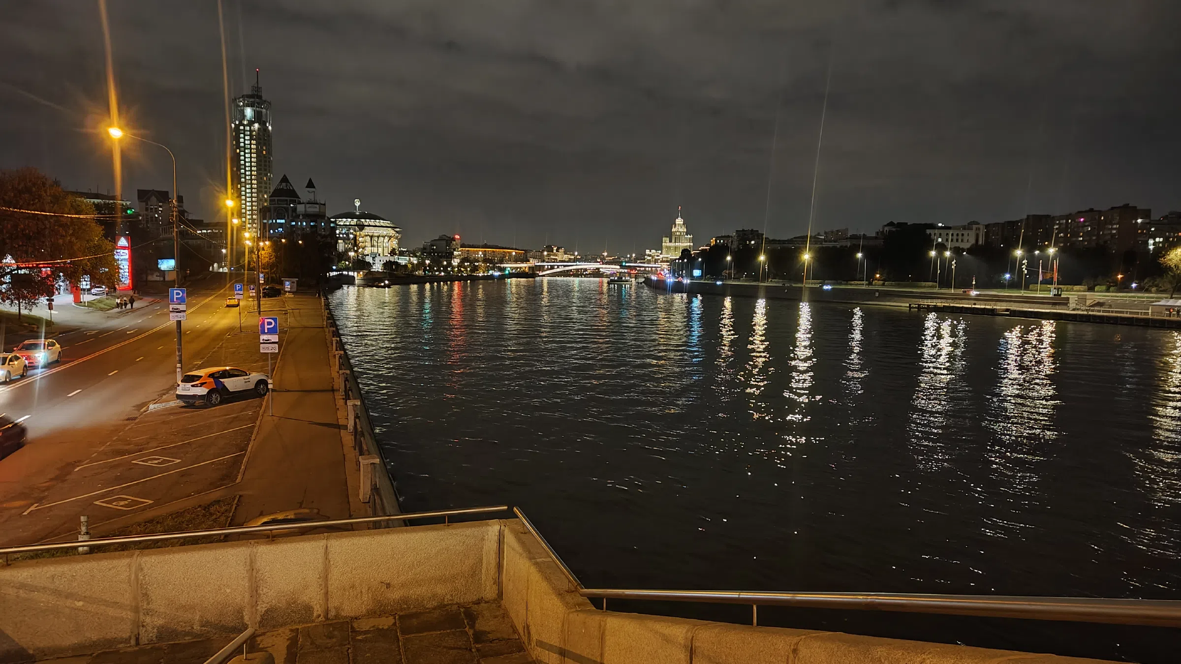 Набережная с панорамой города, фото 8