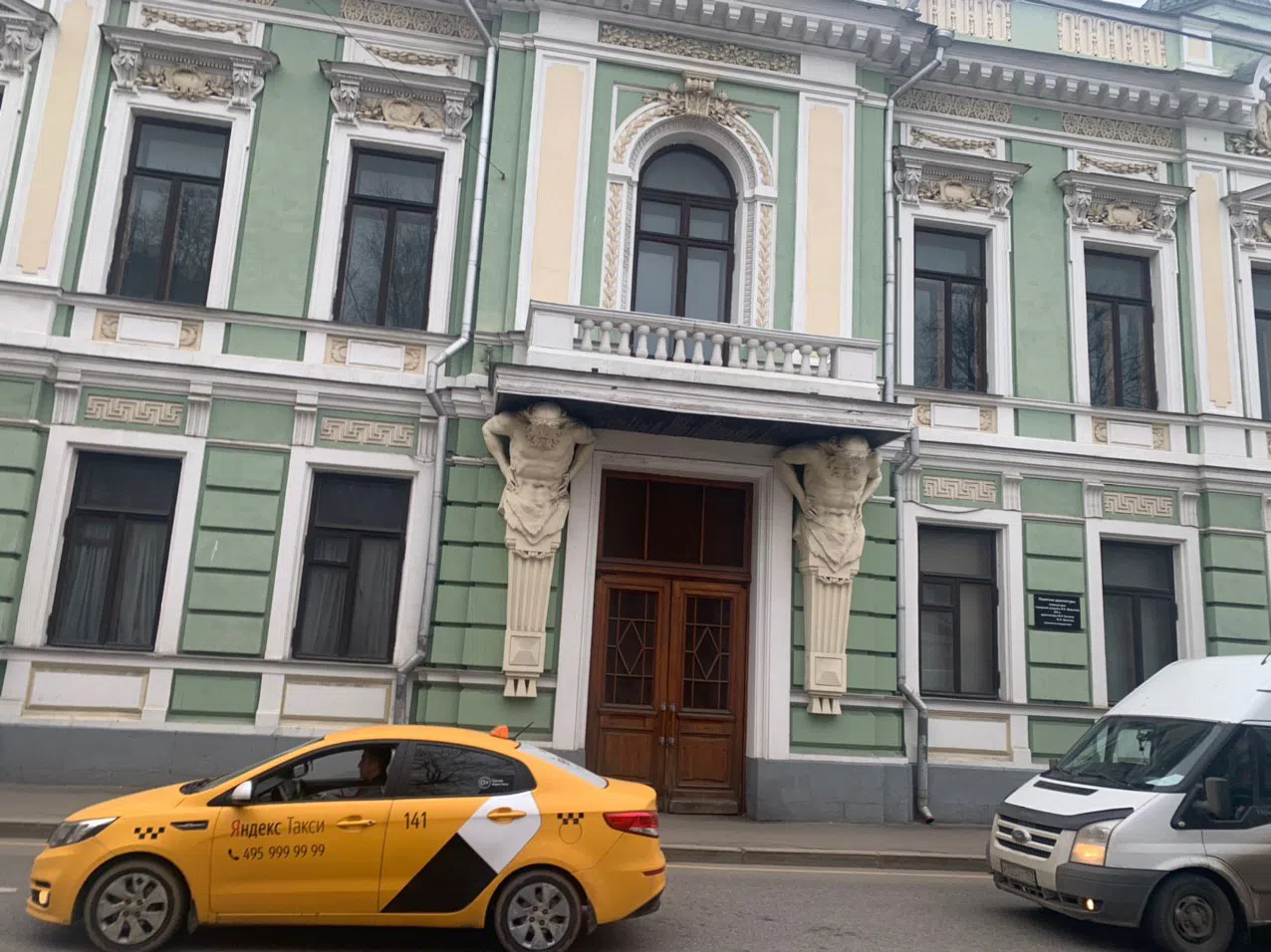 Классический особняк с атлантами, фото 2