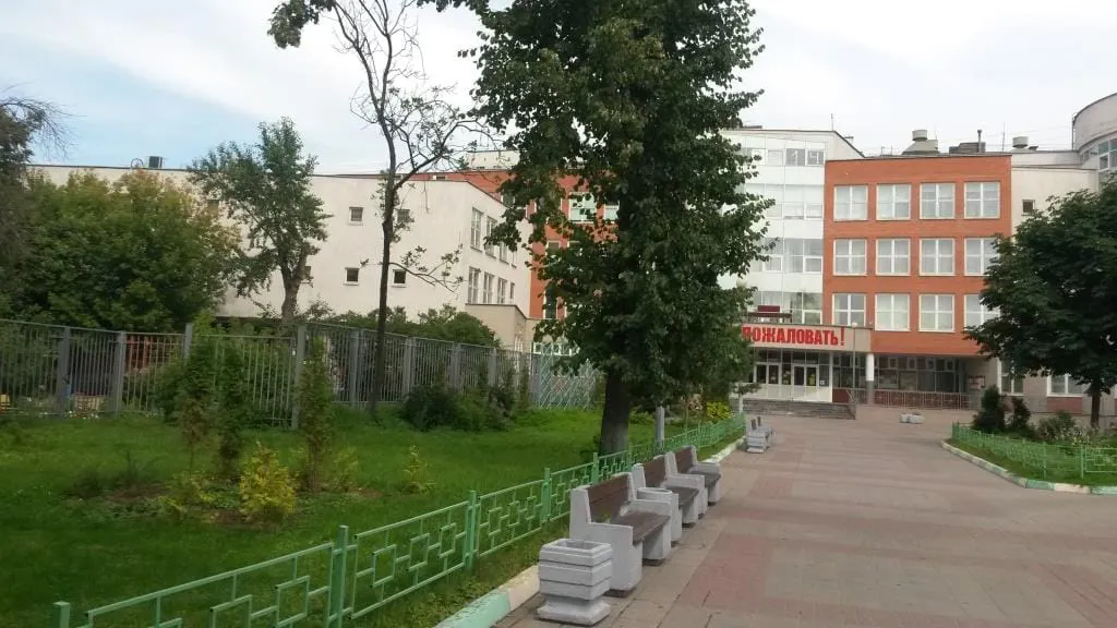 Кирпичный университет с козырьком, фото 1