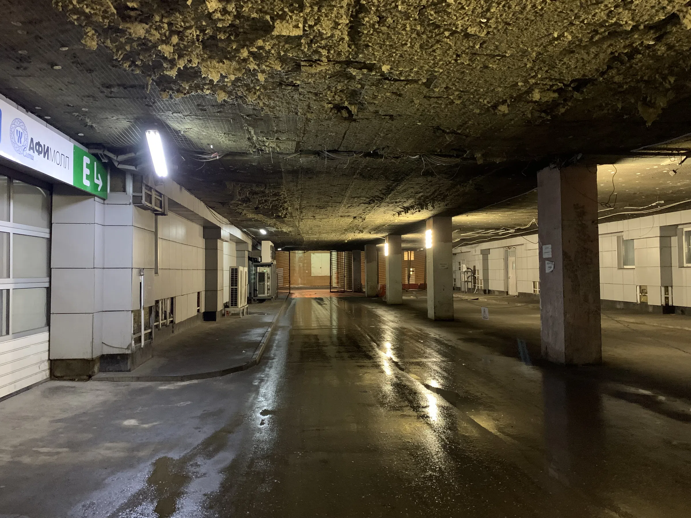 Мрачная подземная парковка, фото 21
