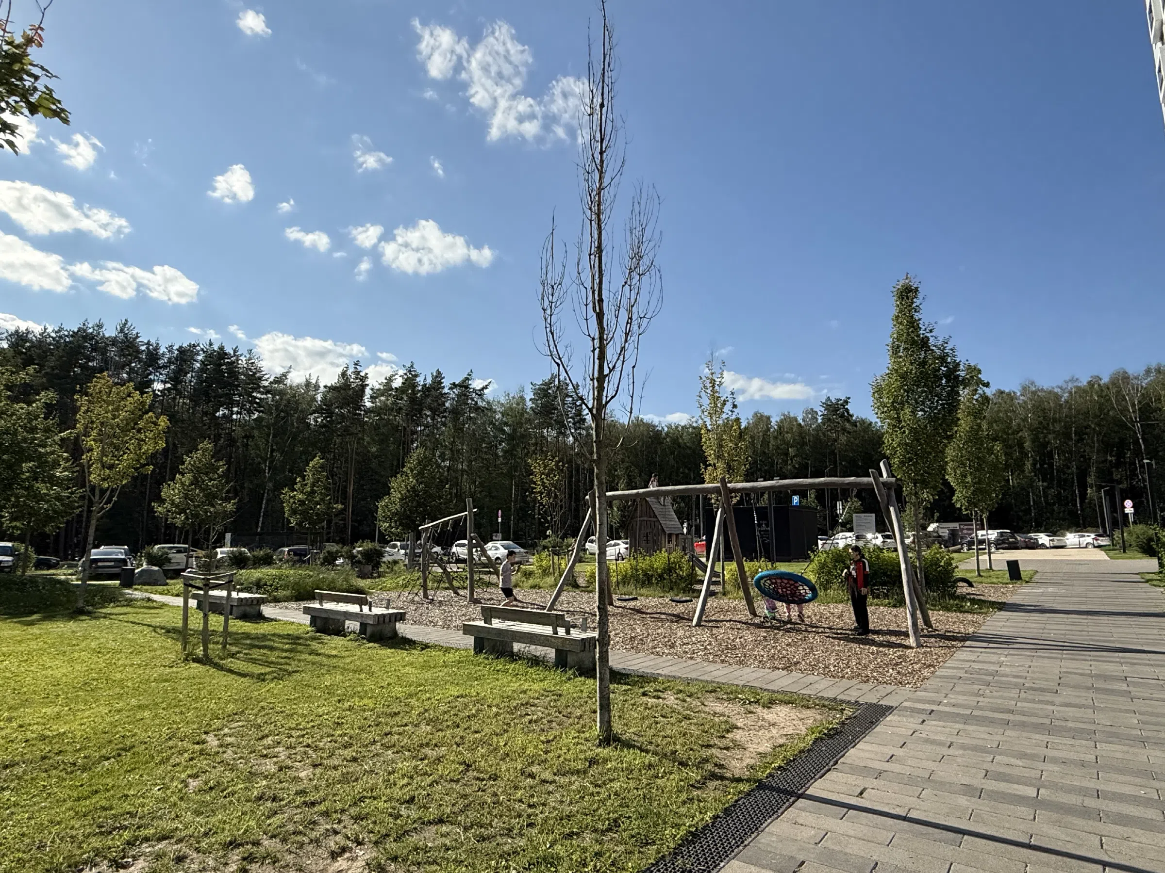 Современный парк с горкой, фото 18